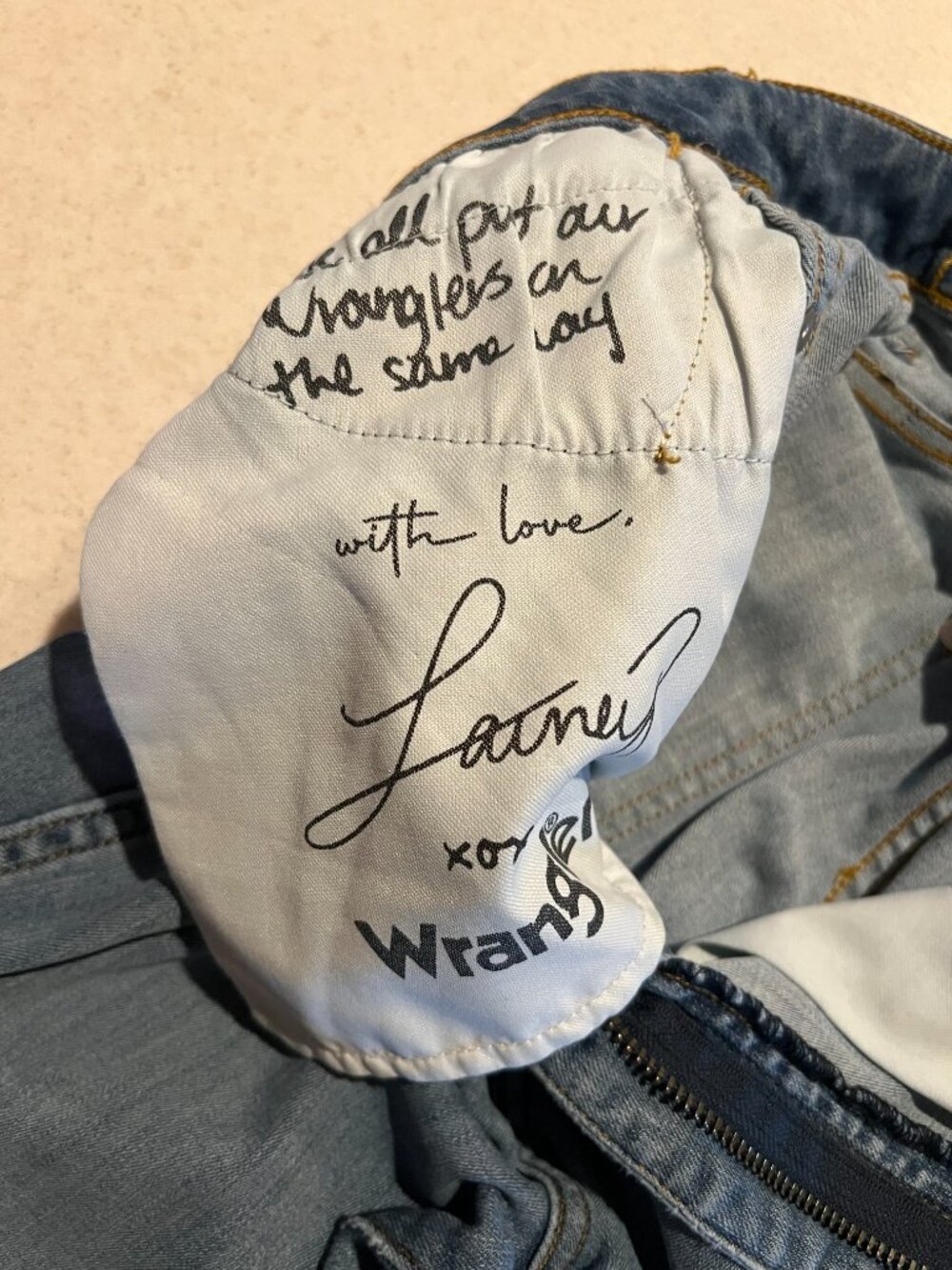 LAINEY WILSON WRANGLER FLARE - Picture 4 of 8